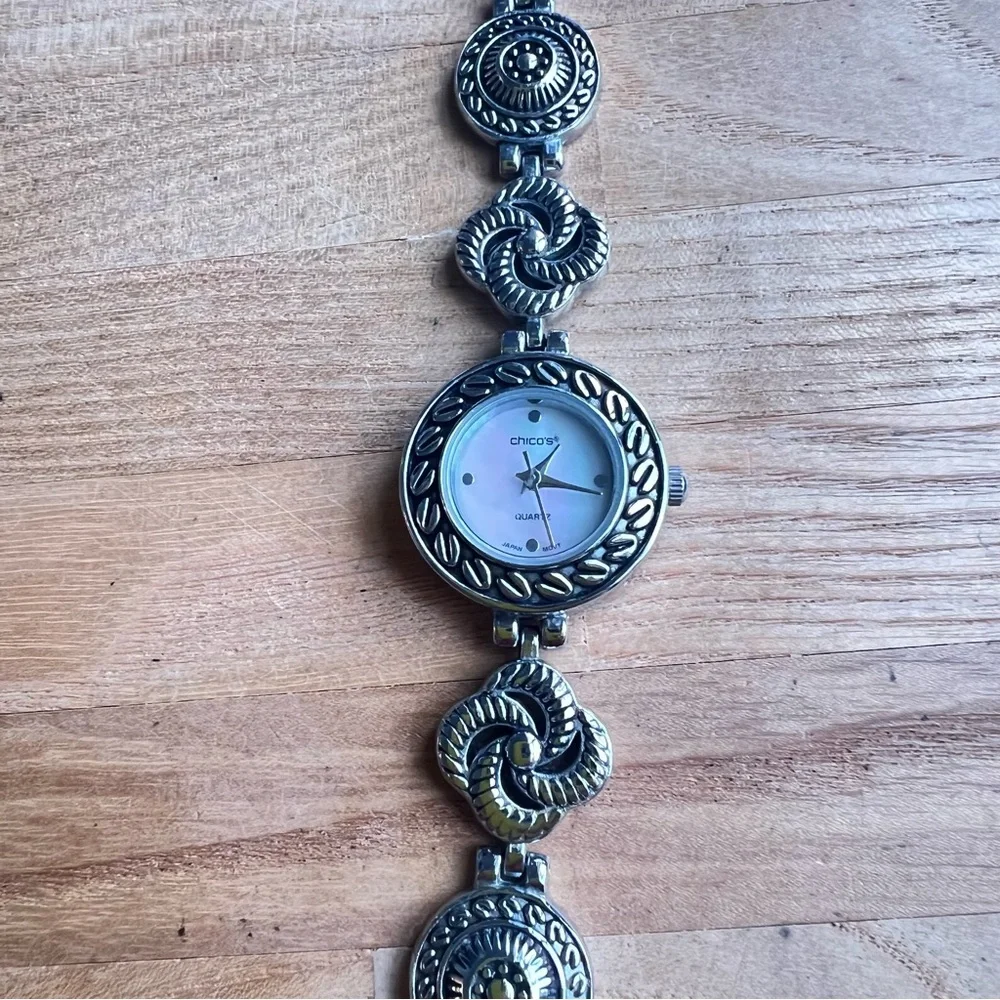 Chico’s ladies silver tone bracelet watch NEW BATTERY